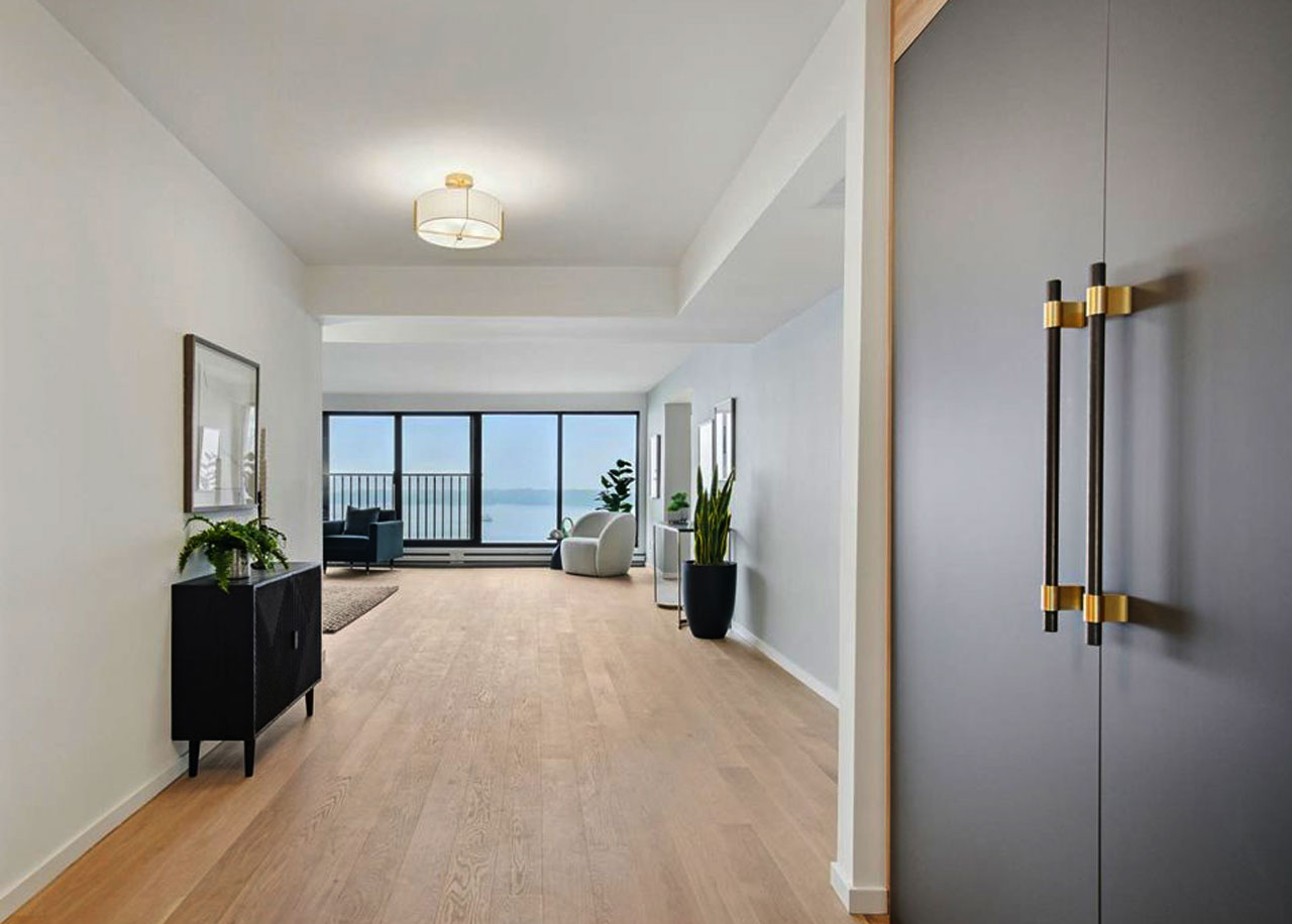 GreenLeaf-Builders-Toronto-Projects-Home-Renovation-Harbour-Sq-Hallway-Entry